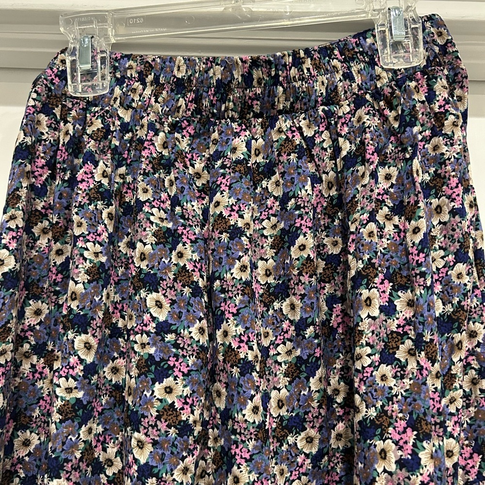 Natural Life flowered pants with flare bottoms - Picture 6 of 8